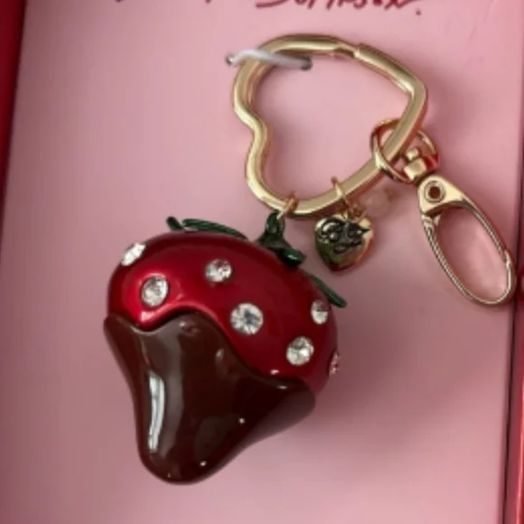 Betsey Johnson Chocolate Dipped Strawberry Charm Keychain Bag Charm Ti Rt Te - Picture 1 of 2